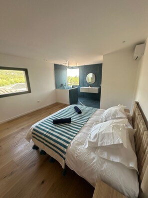 7 quartos, ferros/tábuas de passar roupa, Wi-Fi, roupa de cama