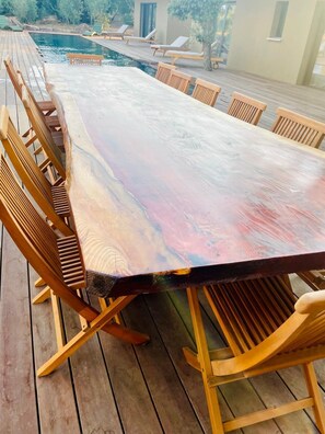 Outdoor dining