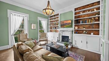 Televisión, chimenea, oficina