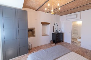 1 bedroom, travel cot, free WiFi, bed sheets