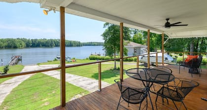 Private Dock, Plenty of Parking, Lake Toys, and Near Restaurants