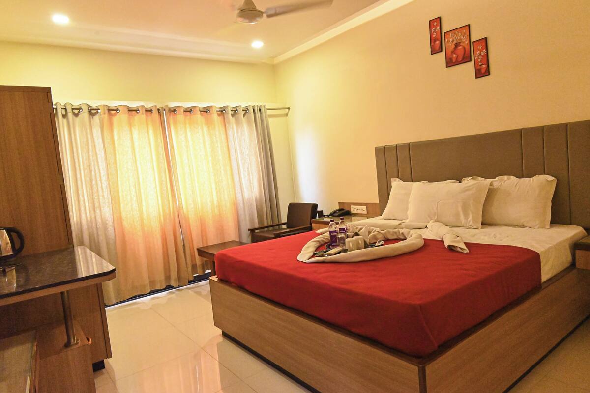 Luxury Double or Twin Room | Premium bedding, free minibar, desk, laptop workspace