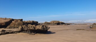 Al Bouhaira Abyad Art & Golf