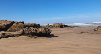 Al Bouhaira Abyad Art & Golf