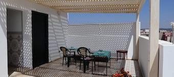 Al Bouhaira Abyad Art & Golf