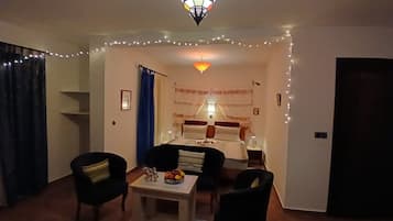 Chambre Double Deluxe, balcon, vue ville | Draps en coton égyptien, literie de qualité supérieure