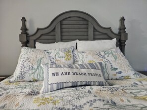 2 bedrooms, free WiFi, bed sheets - Spacious Getaway, Walk to Beaches (Bonita Springs)