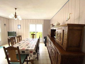 Dining - House with enclosed garden 250m from sea, 3 bedrooms, parking, Trégastel (Trégastel)