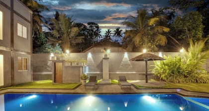 Cozy Red chalet in charming Ahangama with WiFi, AC Kitchen and Kitchenette
