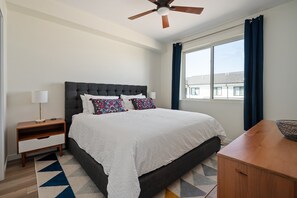 2 slaapkamers, een strijkplank/strijkijzer, reisbedje, gratis wifi