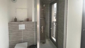 Apartemen | Kamar mandi | Pengering rambut, handuk,  dan sampo