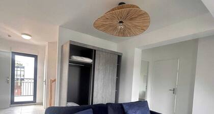 Elegant Appt - 3bdr/8p - Near Paris & La Defense