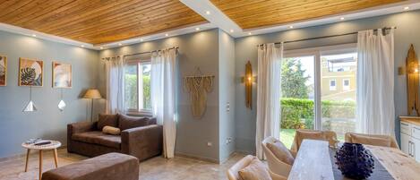 Chalet Deluxe, 4 chambres, vue jardin | Coin séjour