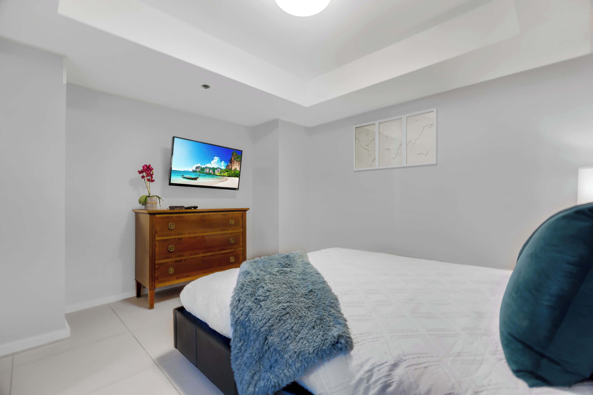 2 bedrooms, desk, iron/ironing board, travel cot