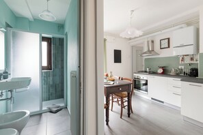 Classic-Apartment, Balkon, Talblick | Badezimmer