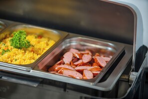 Bao gồm bữa sáng buffet hàng ngày 