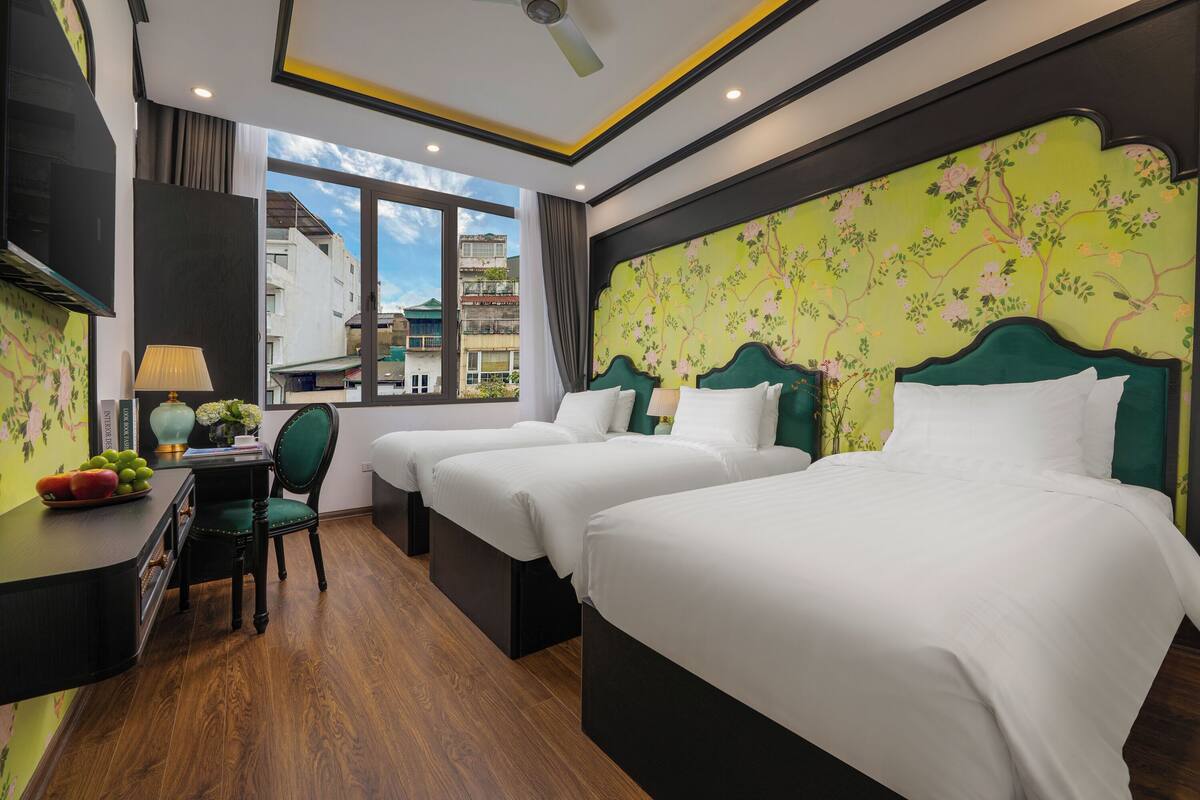 Deluxe Triple Room, City View | Soundproofing, free WiFi