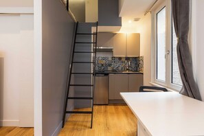 Fridge, microwave, stovetop, coffee/tea maker