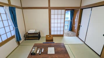 Japanese-style Triple Room | Free WiFi, bed sheets