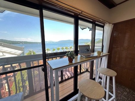 日式三人房 | 免费 WiFi、床单