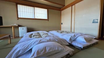 Free WiFi, bed sheets