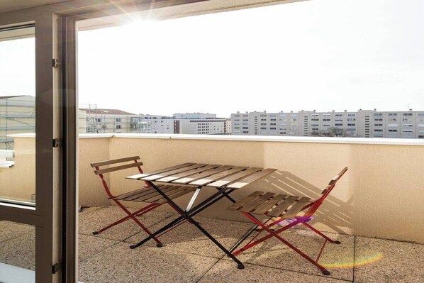 Outdoor dining - Dify Bollier - Quartier Gerland (Lyon)