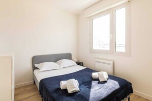 2 bedrooms, iron/ironing board, Internet, bed sheets