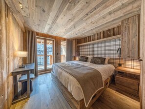 5 bedrooms, free WiFi, bed sheets