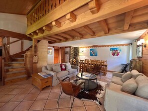 TV - 9-person apartment with parking in Tignes Val Claret (Tignes)