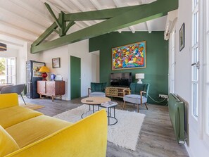 TV - Modern apartment with large terrace in Ars-en-Ré (Ars-en-Ré)