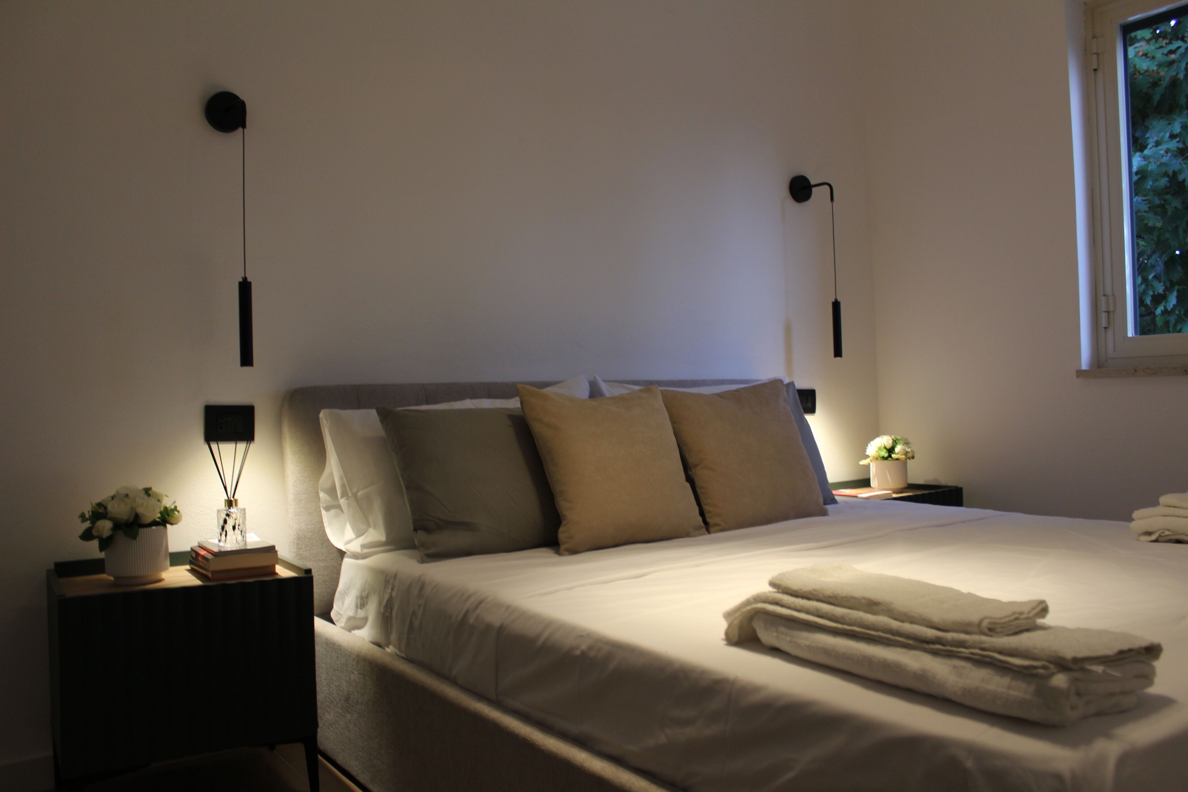 2 bedrooms, travel cot, free WiFi, bed sheets