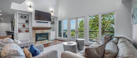 TV connectée, cheminée, espaces bureaux