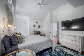 Schreibtisch, Bügeleisen/Bügelbrett, Reisekinderbett, kostenloses WLAN