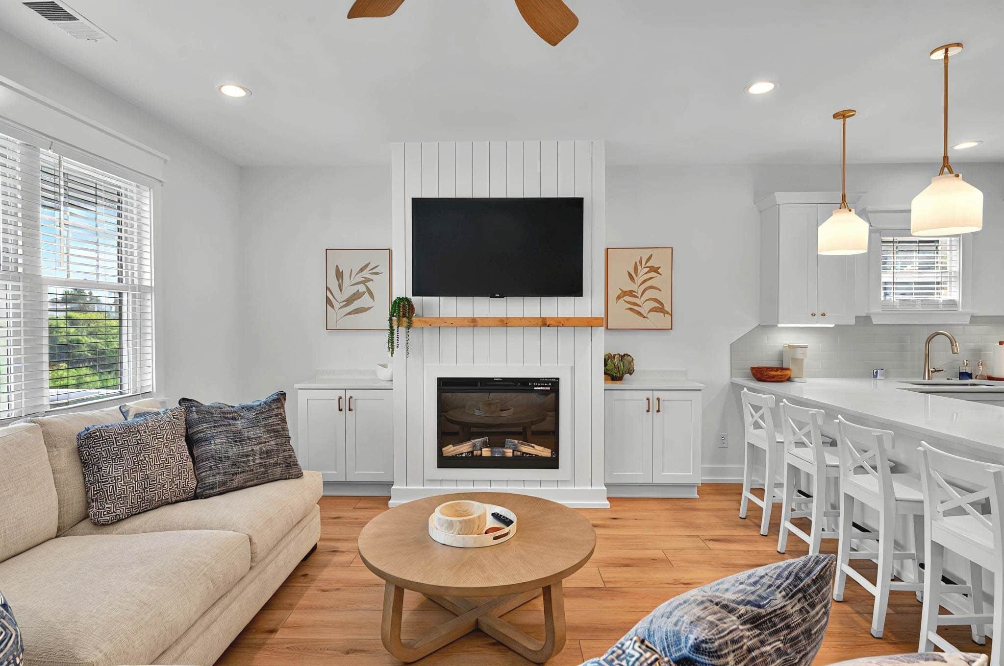 Smart TV, fireplace