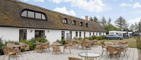 House | Outdoor dining