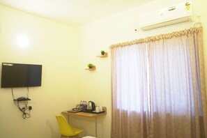 Executive Room | Egyptian cotton sheets, premium bedding, memory foam beds, free WiFi