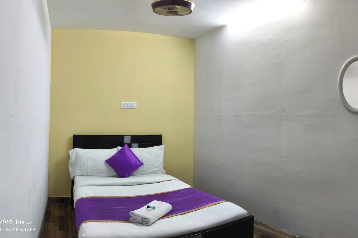 Basic Single Room | Egyptian cotton sheets, premium bedding, memory-foam beds, free WiFi