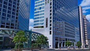 A modern high-rise building with a glass facade and a sign reading "MERIDIAN". - Georgetown Views | Fitness Center. Great Events (Arlington)