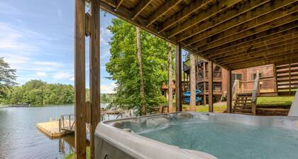 Unwind at Lakey McLakehouse on Lake Santeetlah