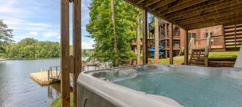 Unwind at Lakey McLakehouse on Lake Santeetlah