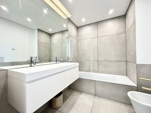 Shower, towels - Vilamoura Panoramic 2 by Homing (Loulé)