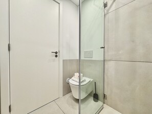 Douche, serviettes fournies