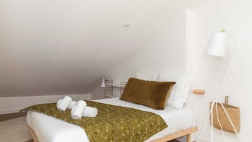2 bedrooms, iron/ironing board, bed sheets