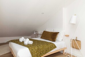 Apartment | 2 bedrooms, iron/ironing board, bed sheets