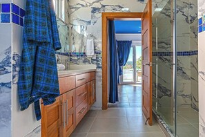 Shower, hair dryer, towels - Luxury 3BR Villa w/ Pool & Views (Sosúa)