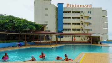 Kolam renang outdoor