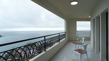 Deluxe Studio Suite, Balcony | Terrace/patio