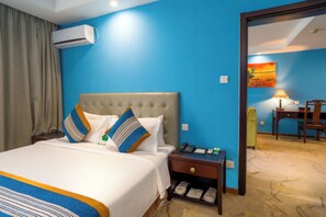 Desk, laptop workspace, free WiFi