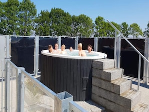 House | Outdoor spa tub