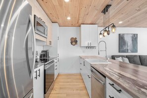 Fridge, microwave, oven, stovetop - Spa & Sauna | Le Hors-Piste (Saint-Côme)